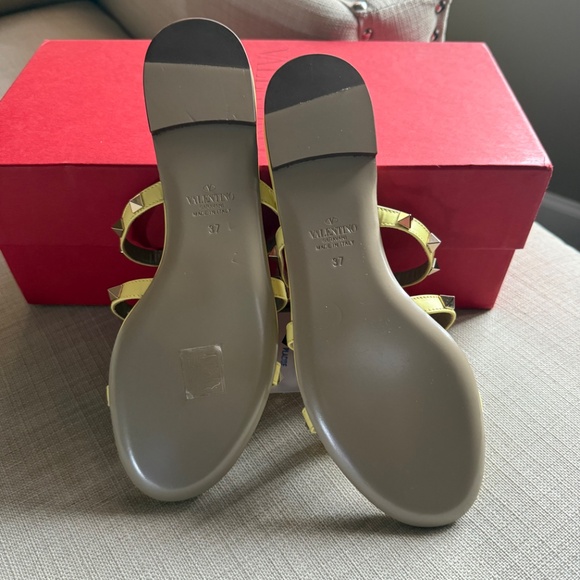 Sandals - Picture 2 of 6